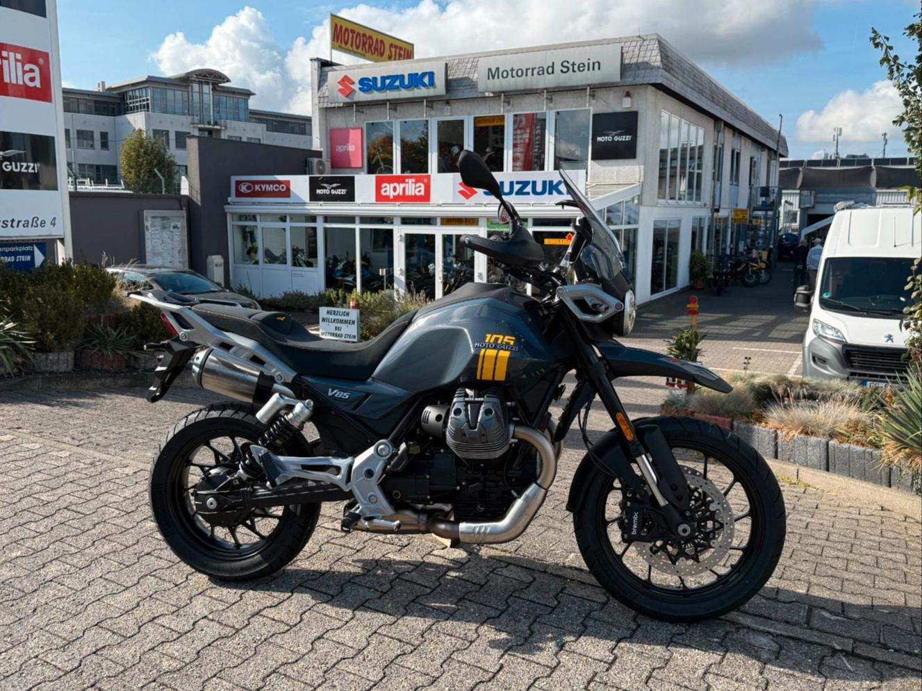 Moto Guzzi V85 Strada 105th Anniversary