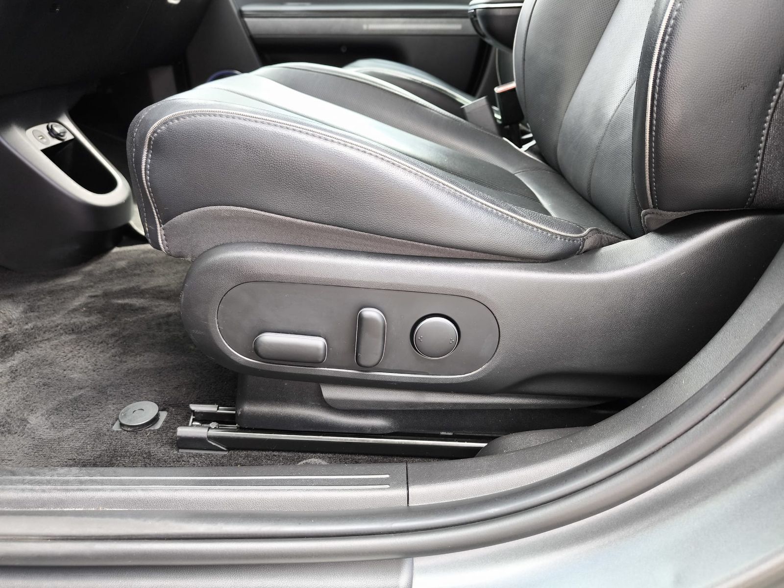 Fahrzeugabbildung Hyundai Ioniq 5 Uniq PANO+AHK+SHZ+HEADUP+NAV+ACC+360°+