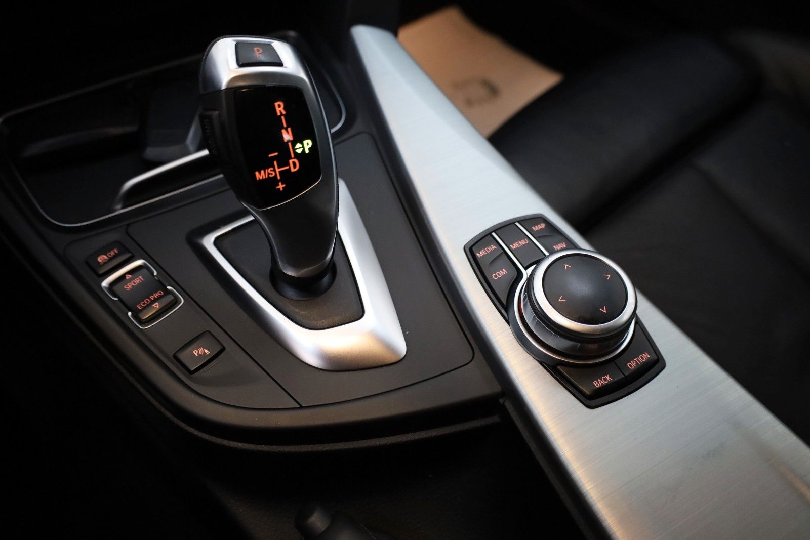 Fahrzeugabbildung BMW 320d Touring M Sport Leder,Navi,LED,SH,PDC,SR+WR