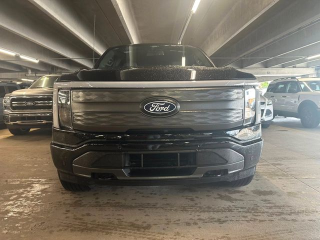 Ford F150 Lightning Lariat grosse Batterie im Vorlauf