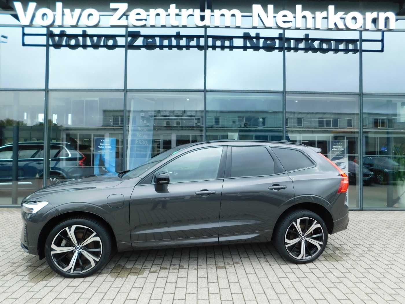 Fahrzeugabbildung Volvo XC60 T8 AWD R-Design 'Head-Up ACC'