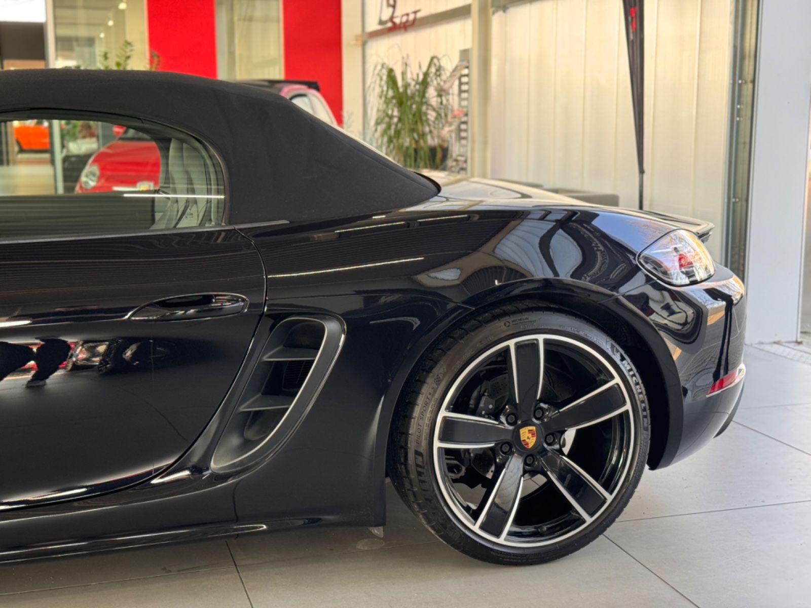 Fahrzeugabbildung Porsche 718 Boxster 2.0 "Bi-Xenon PASM Sport-Auspuff"