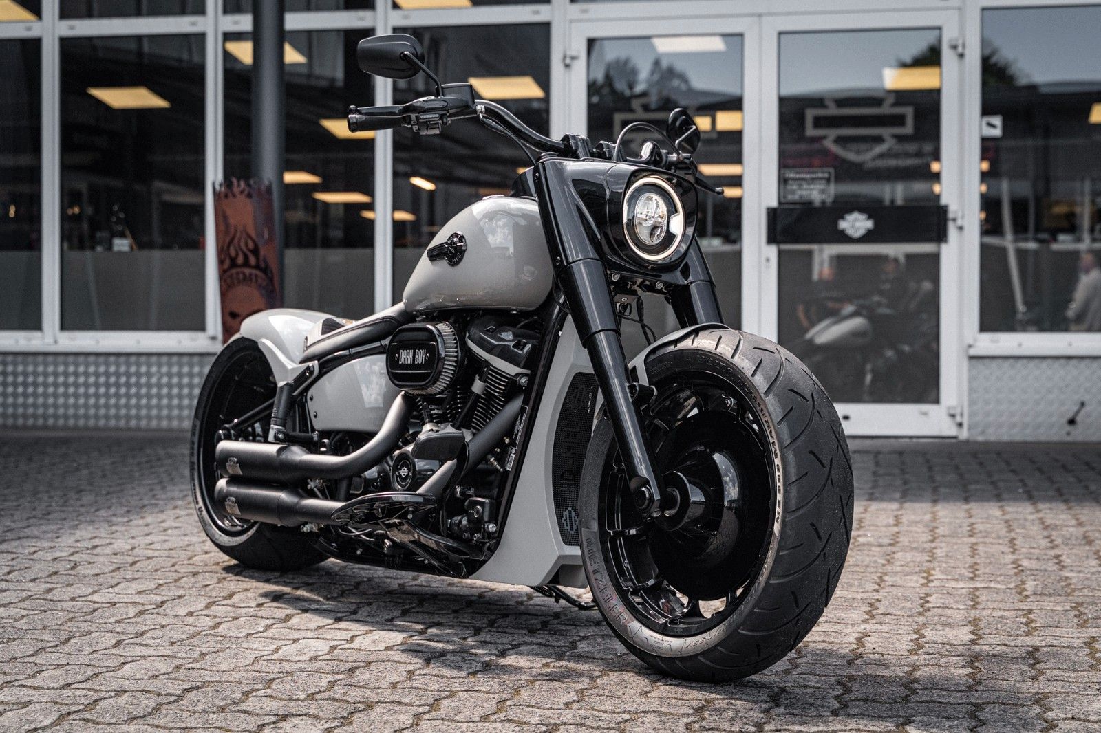 Fahrzeugabbildung Harley-Davidson DARK FAT BOY FLFBS 114 MY24 -JEKILL&HYDE-