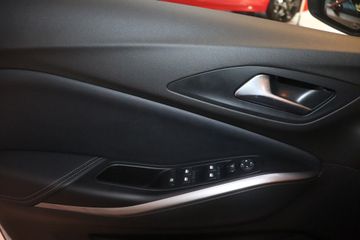 Fotografie 11 des Opel Grandland (X) Grandland Plug-in-Hybrid 1.6 DI Automatik GSe