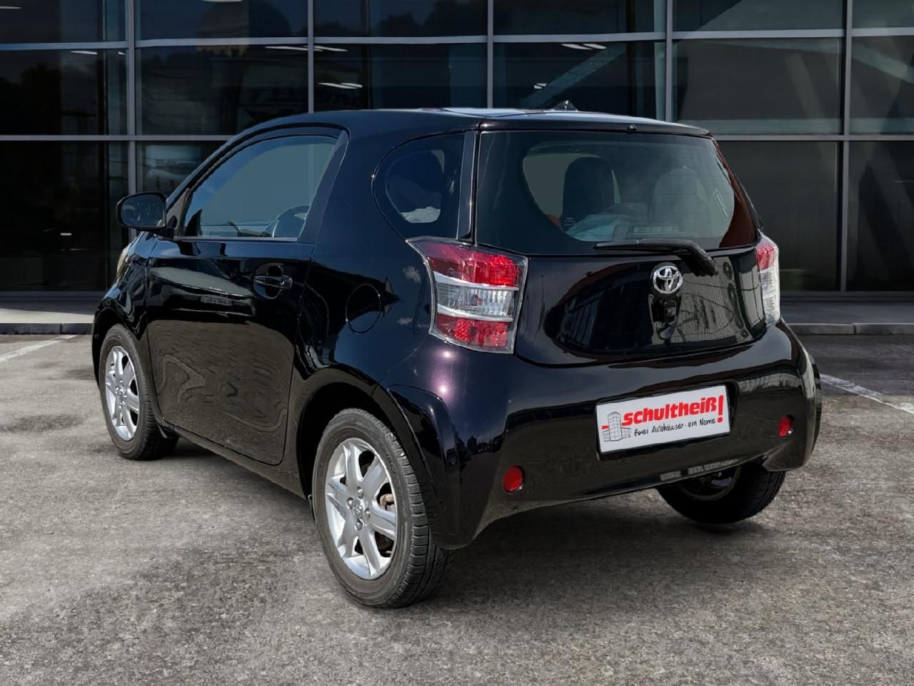 Fahrzeugabbildung Toyota iQ +