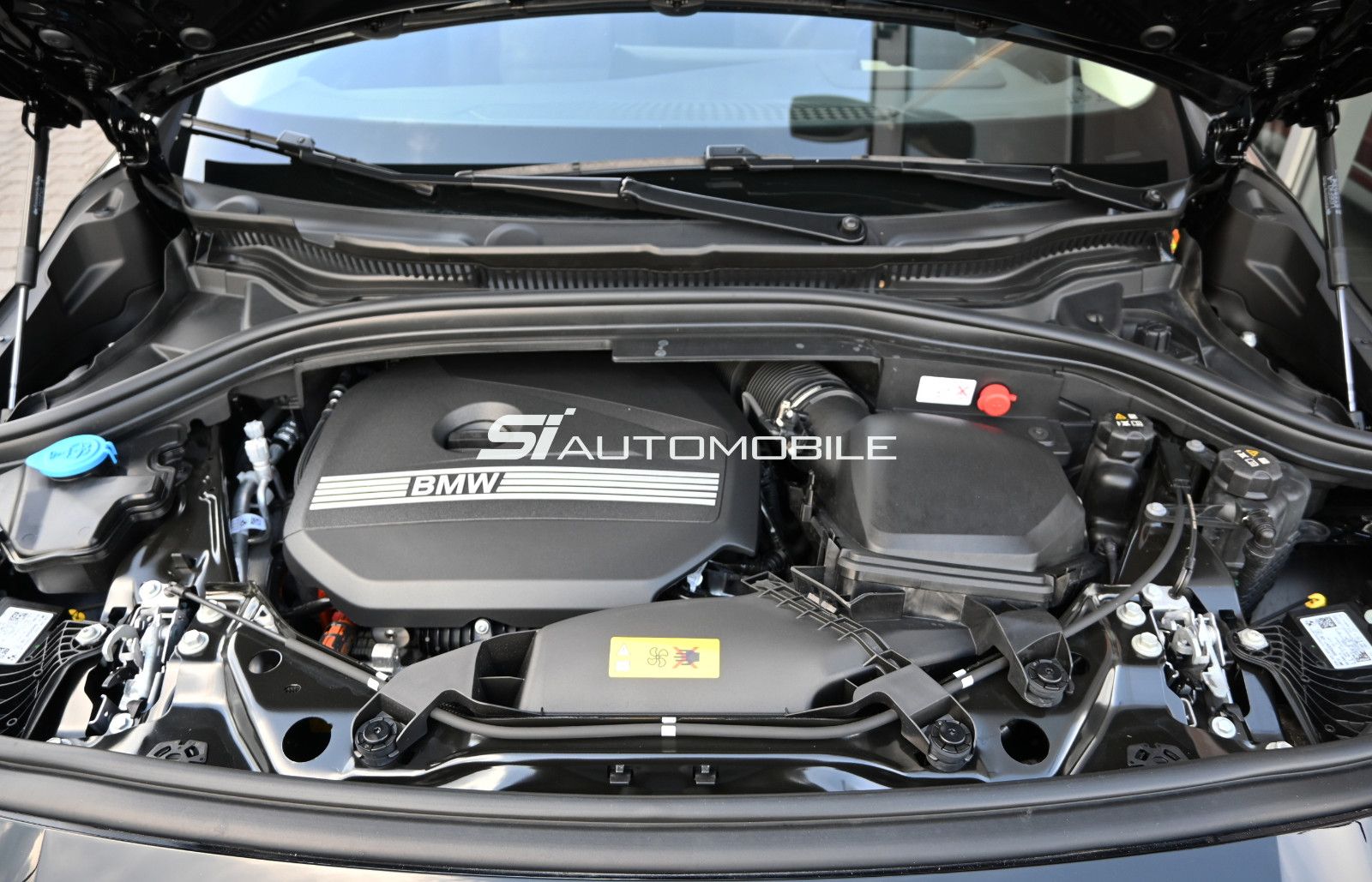 Fahrzeugabbildung BMW 230e xDr. Active Tourer °AHK°HUD°8-FACH ALU°360°