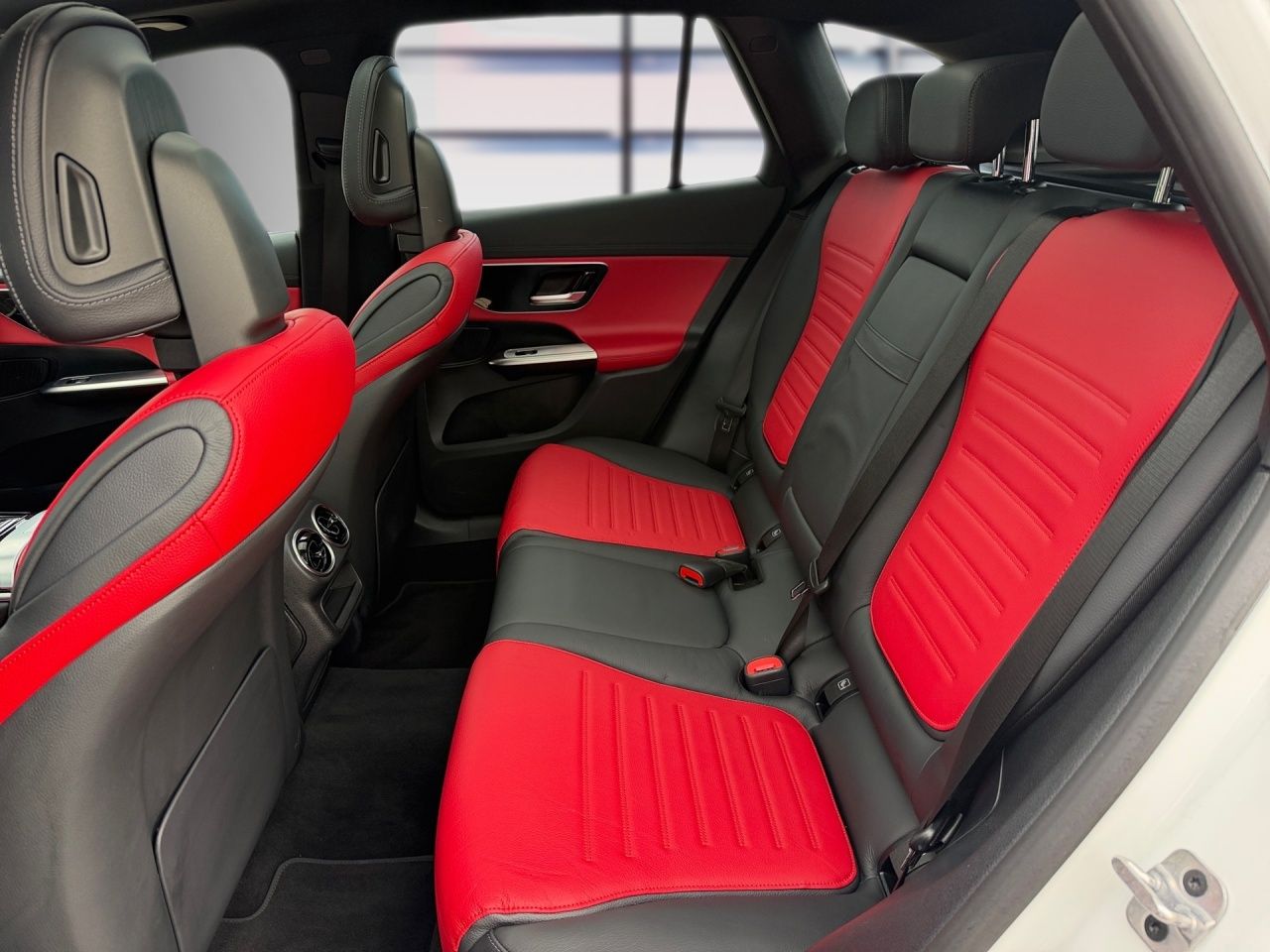 Fahrzeugabbildung Mercedes-Benz GLC 200 4M AMG+PANO+MEMORY+AMBIENTE+CARPLAY+TOTW