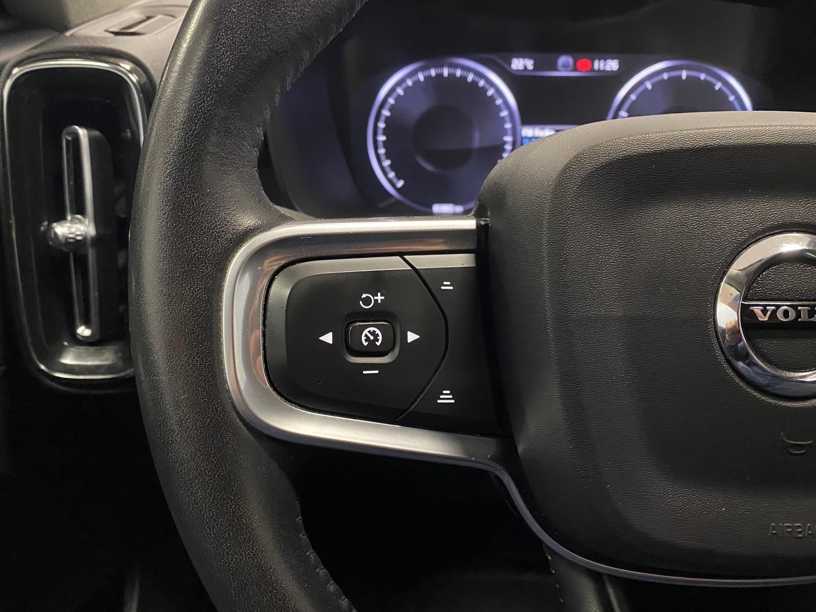 Fahrzeugabbildung Volvo XC40 KLIMA+RFK+PDC+NAVI+SITZHEIZ+4x4+AHK+ALU+LED