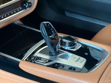 BMW 745 - 12