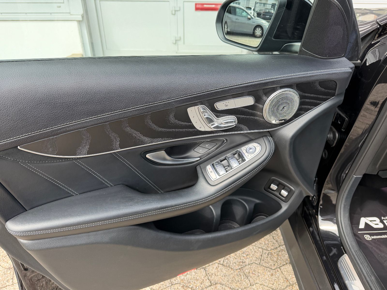 Fahrzeugabbildung Mercedes-Benz GLC 63 AMG Coupe/MBUX/Ambiente/Schiebedach/Kam/
