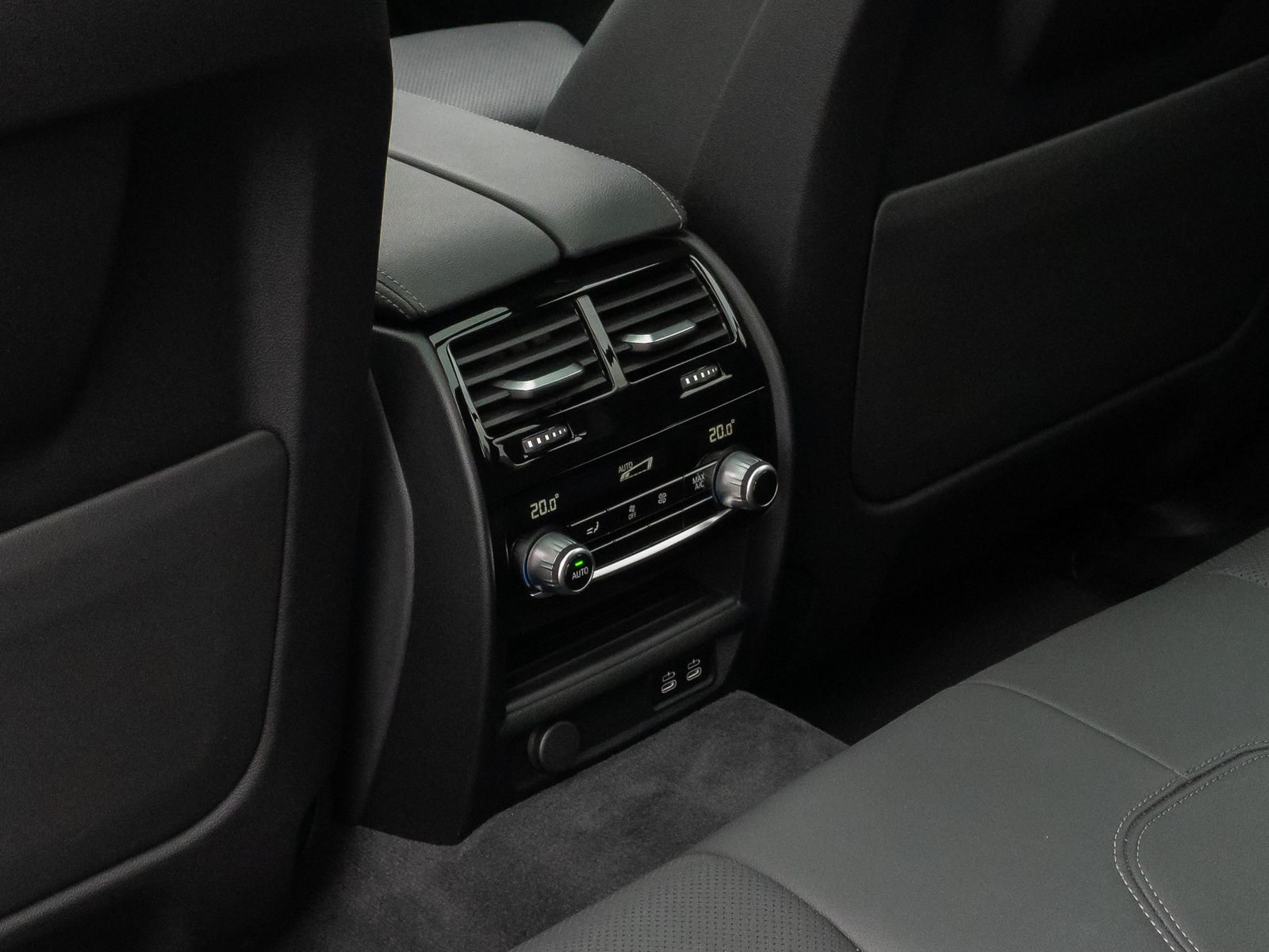 Fahrzeugabbildung BMW 530e M Sport Panorama Kamera DAB HiFi Alarm LED