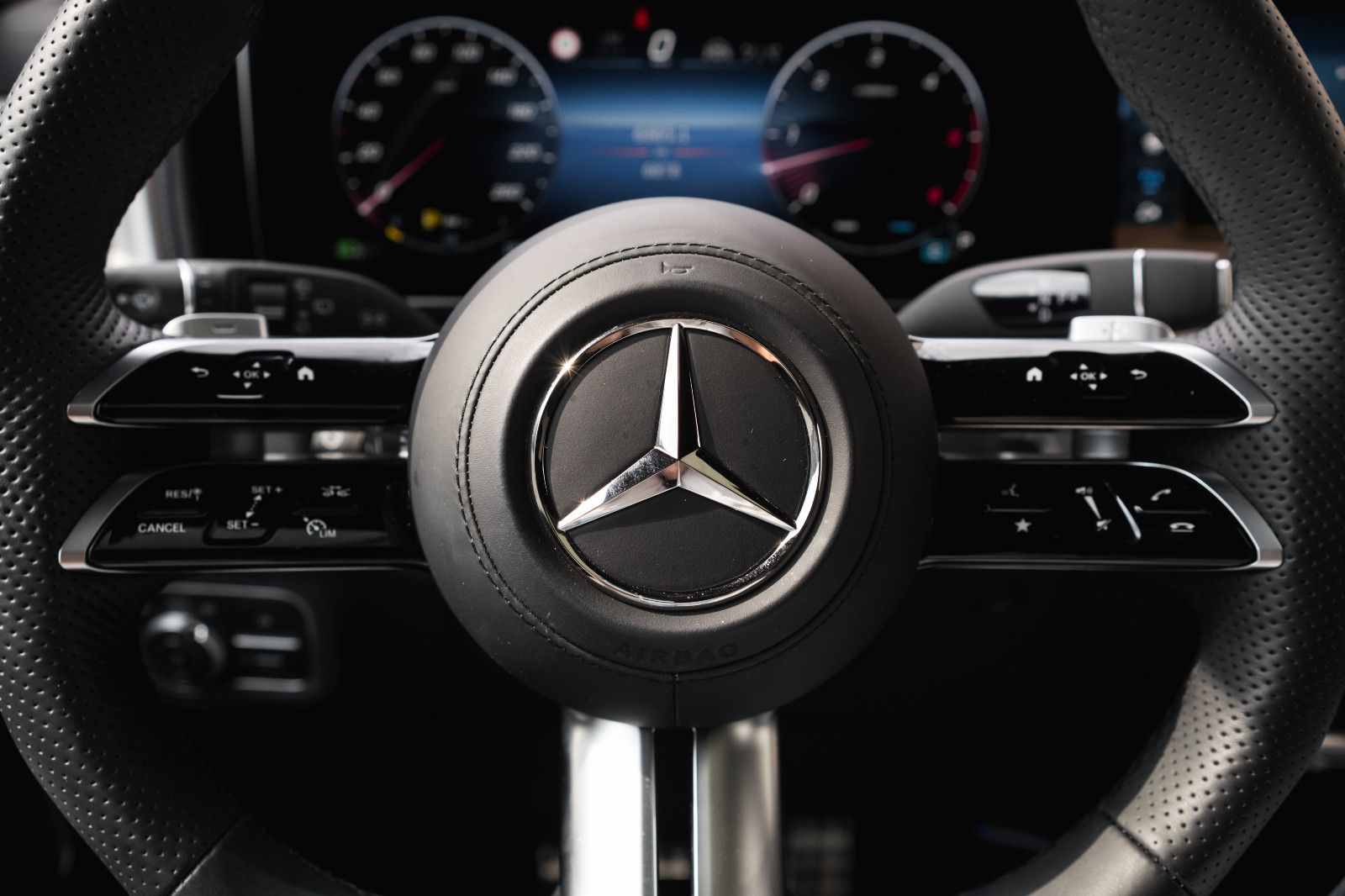 Fahrzeugabbildung Mercedes-Benz G 450d AMG Line-Kom.- Techn.-Night-Pak. SUPERIOR