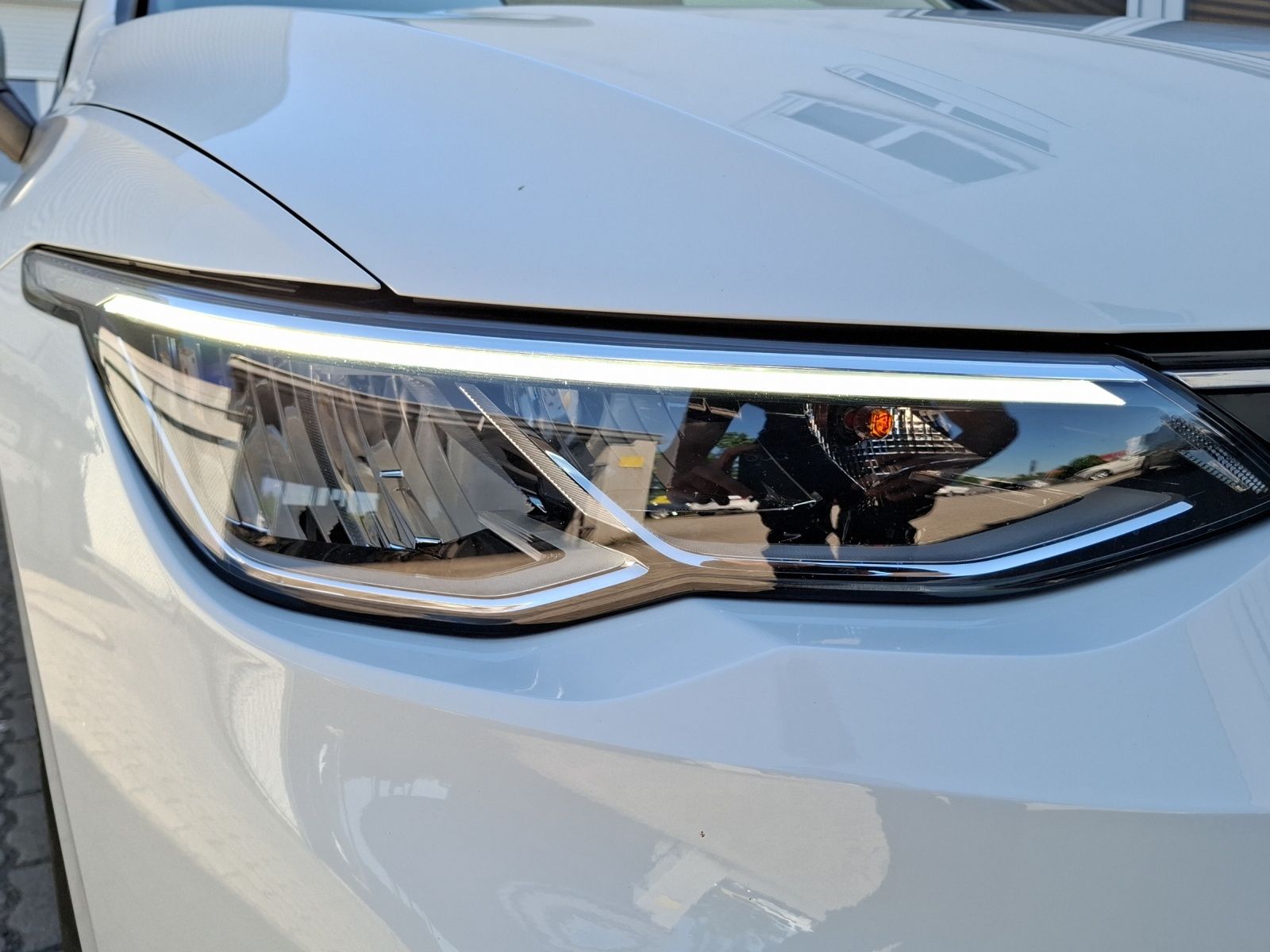 Fahrzeugabbildung Volkswagen Golf VIII Variant TDI Life LED CarPlay AID ACC P