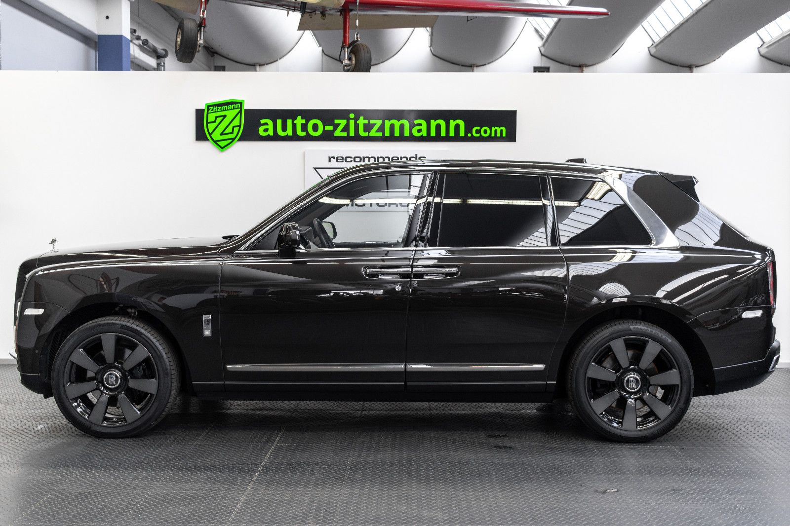 Fahrzeugabbildung Rolls-Royce Cullinan/4-SEATS/PANO/BELÜFTUNG/TV/BESPOKE/NIGHT