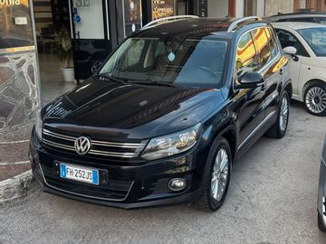 Volkswagen Tiguan - 1