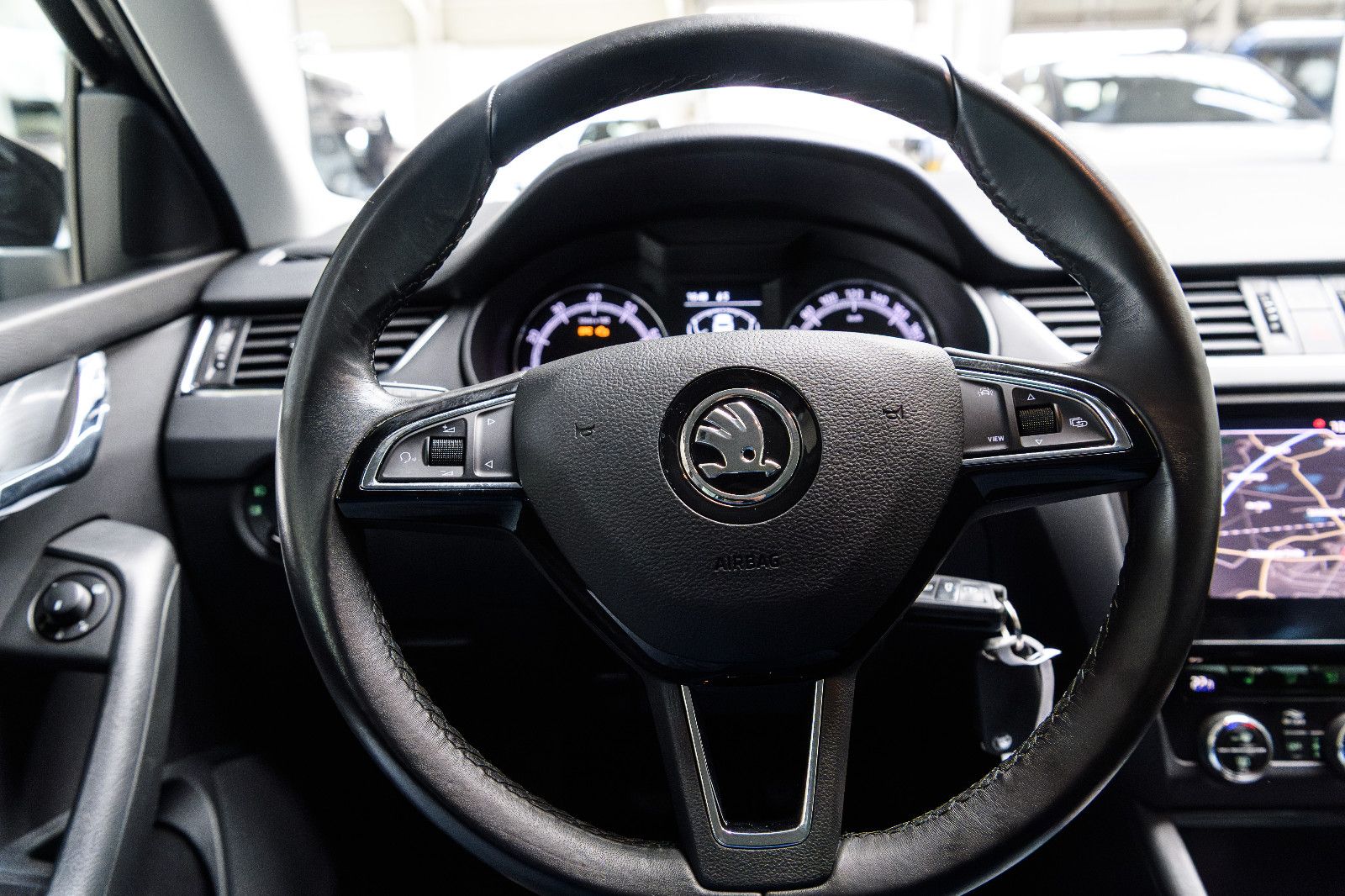 Fahrzeugabbildung SKODA Octavia Combi Tour 1.0 +NAVI+LED+el.Heckkl.+MFL