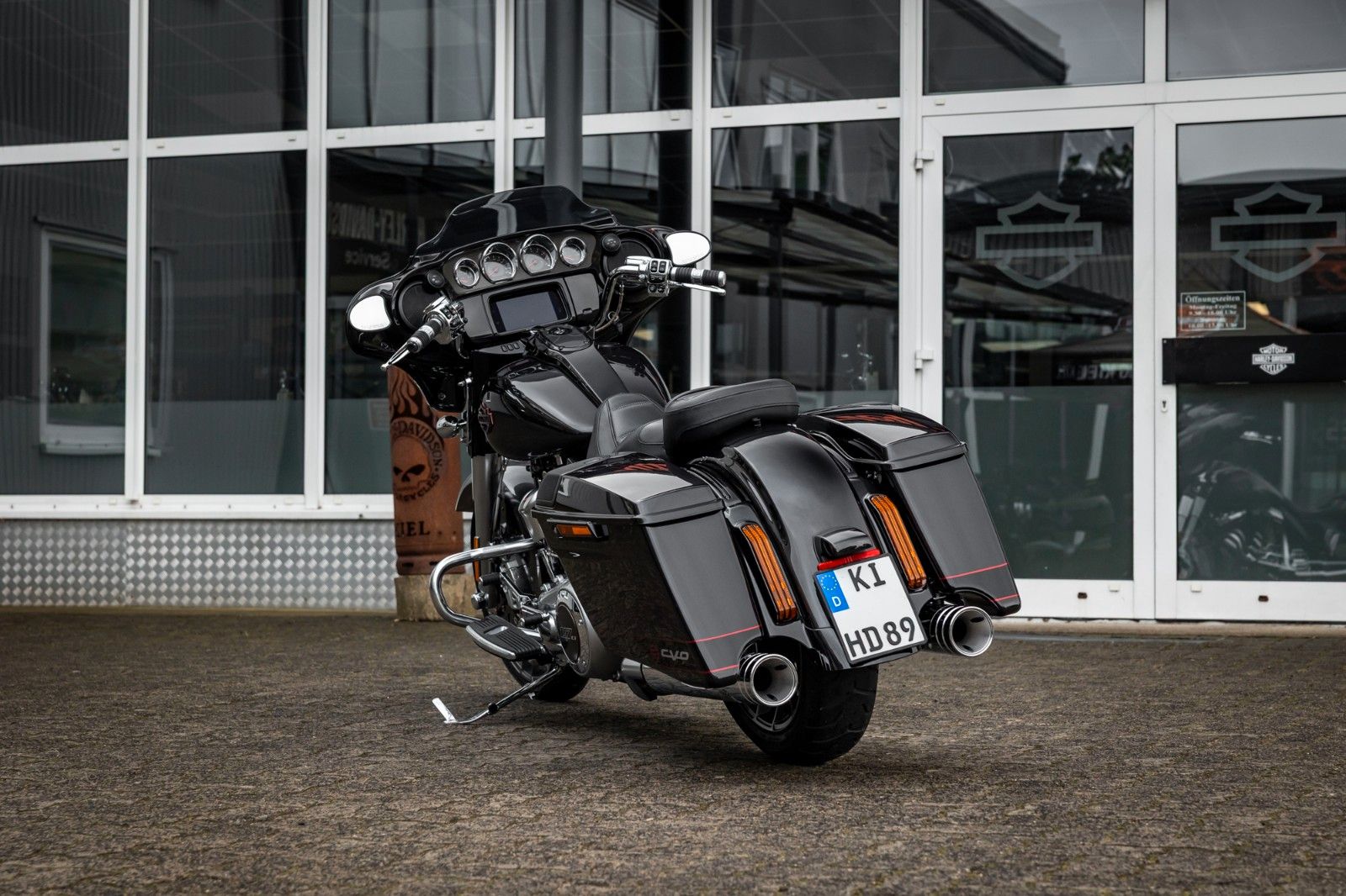 Fahrzeugabbildung Harley-Davidson FLHXSE CVO Street Glide 117 Cui - JEKILL & HYDE