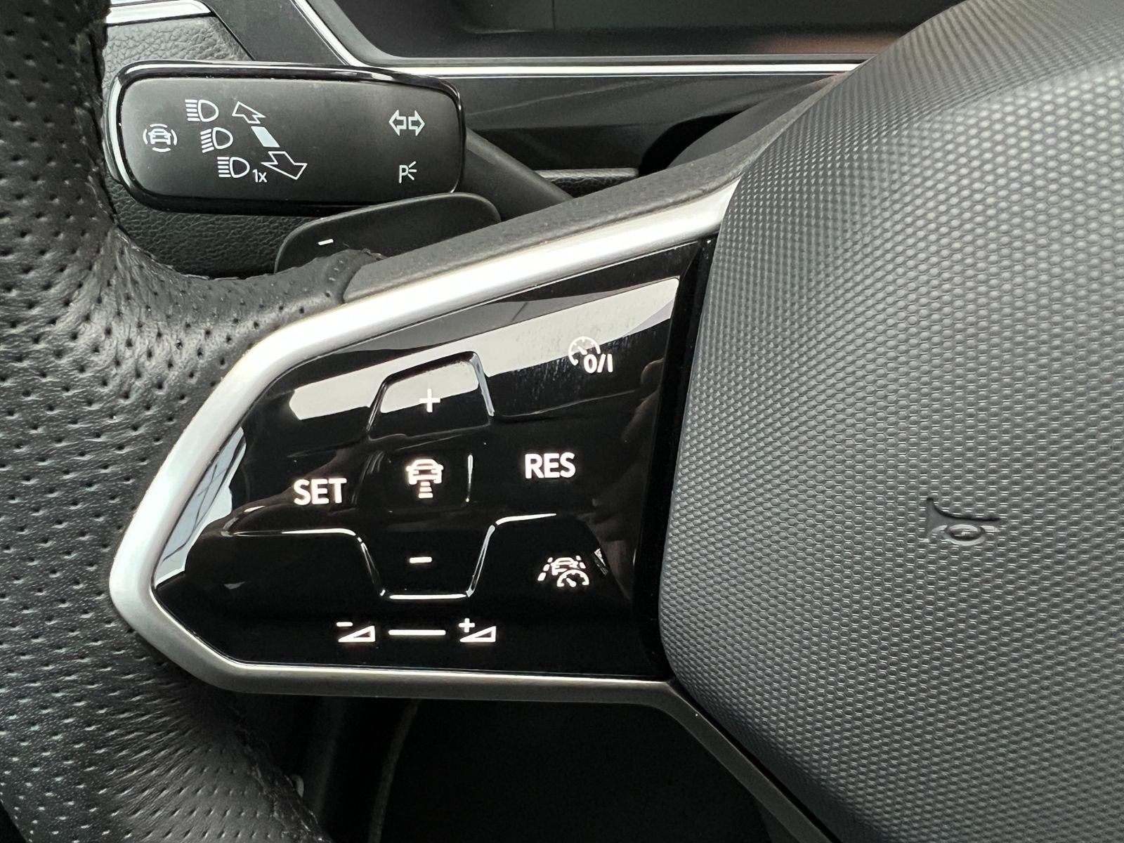 Fahrzeugabbildung Volkswagen Tiguan Allspace R-Line 2.0 TDI DSG 4MOTION *AHK,