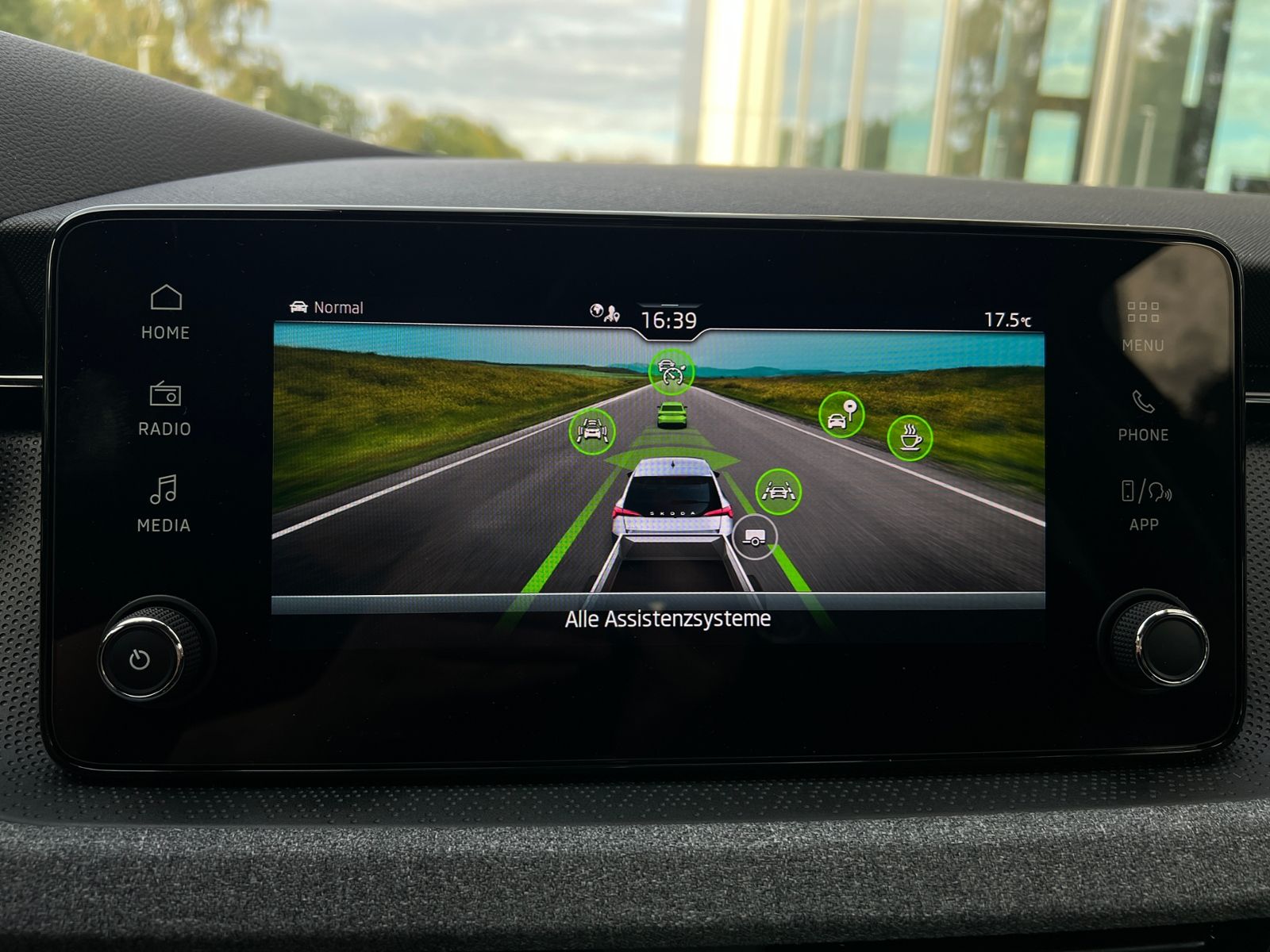 Fahrzeugabbildung SKODA Scala Selection 1.0 TSI DSG *AHK, LED, ACC, Kame