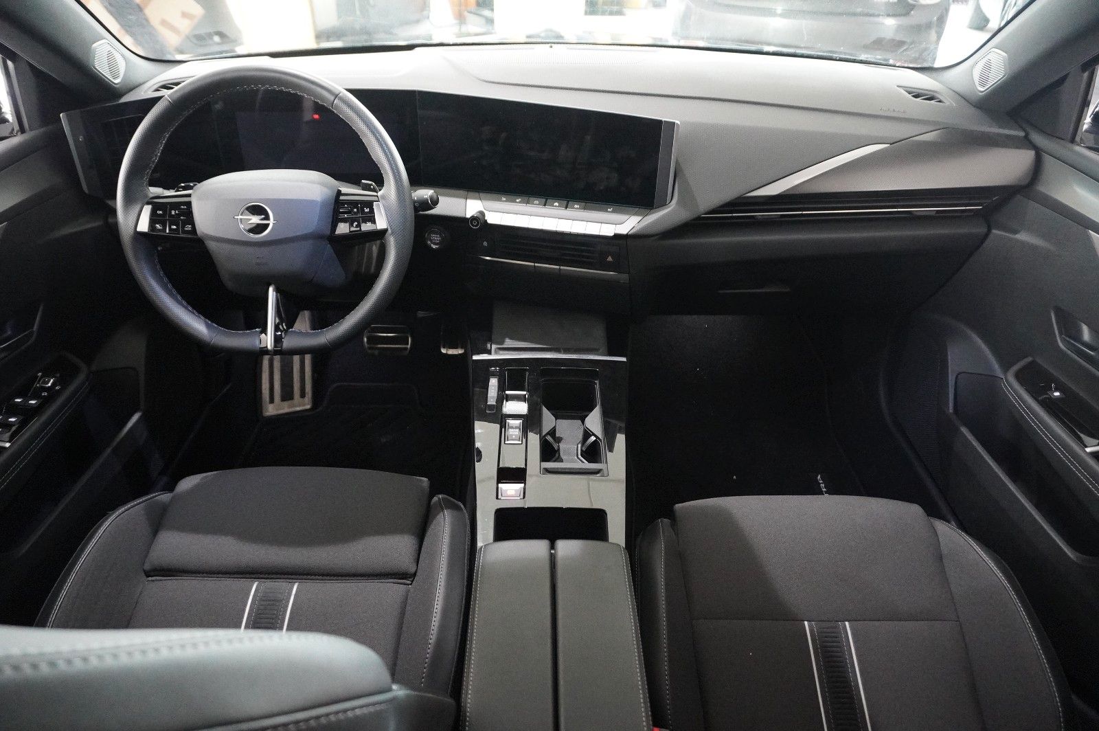 Fahrzeugabbildung Opel Astra L Lim. 1.6 HYBRID GS SPORT NAVI/LED/360°