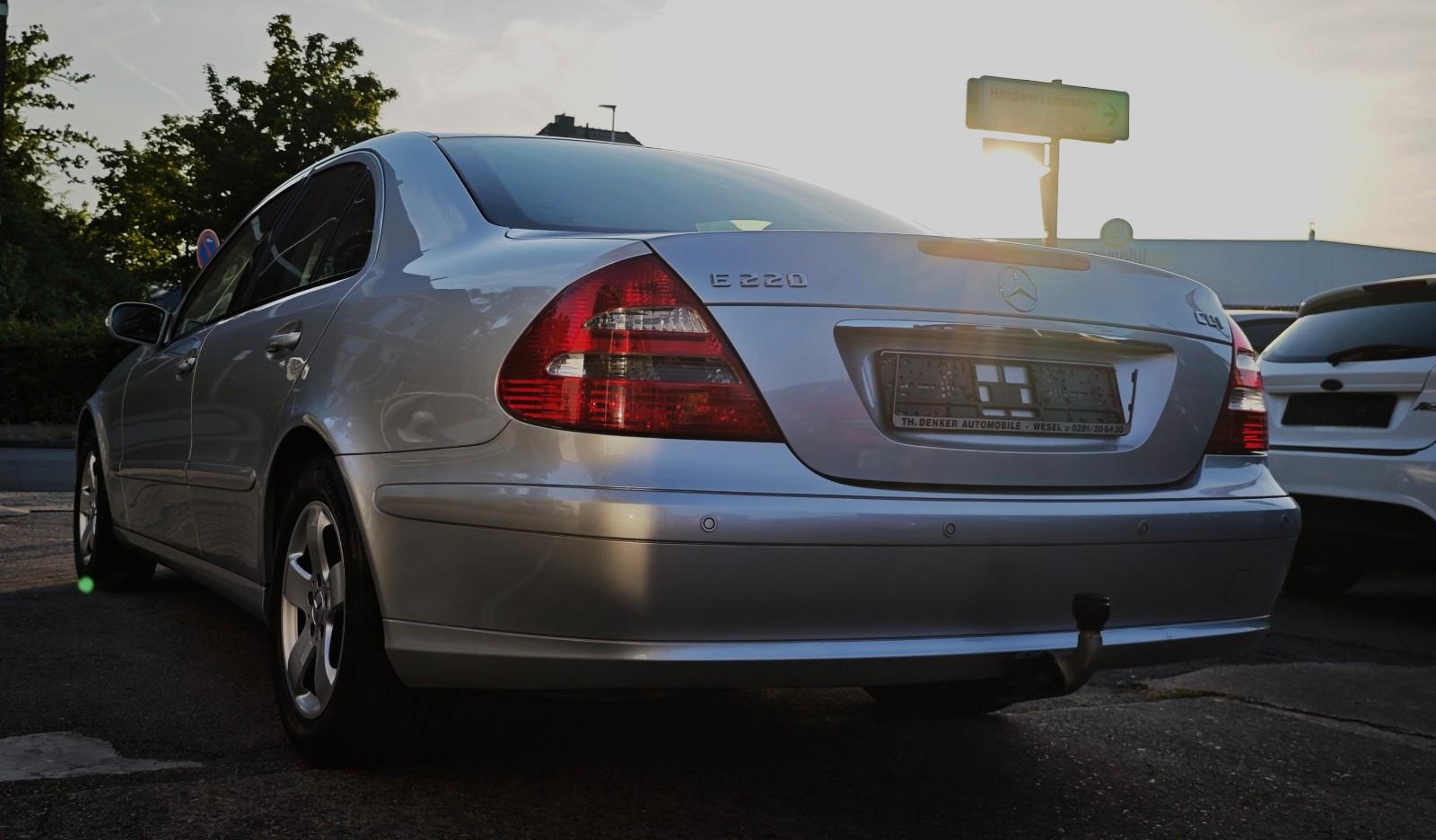 Mercedes-Benz E 220 CDI Rentner/AHK/Klima/Garagenfahrzeug
