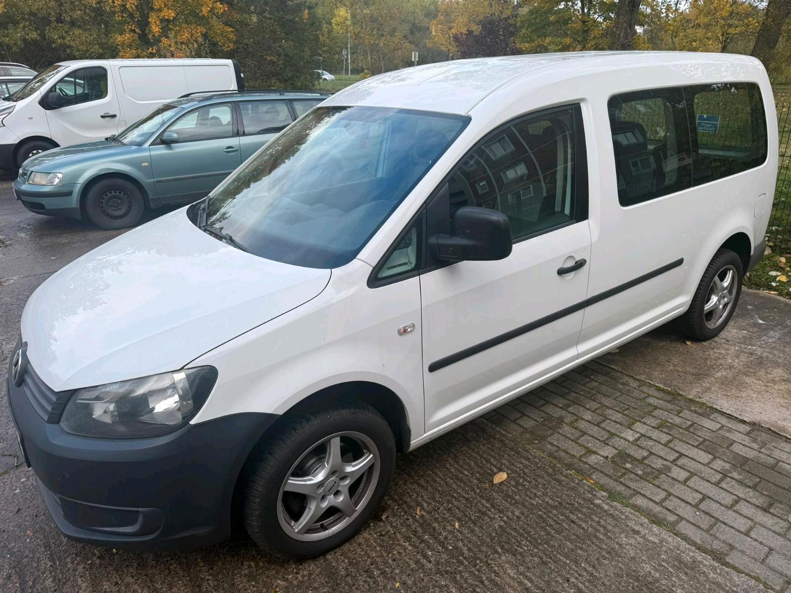 Volkswagen Caddy 2011 — interior