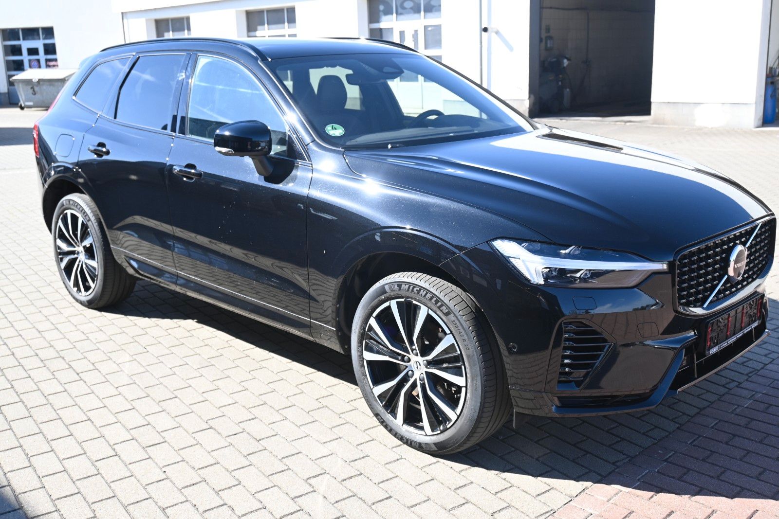 Fahrzeugabbildung Volvo XC60 T8 Plus Dark AWD*360°*FSHZG*AHK*PANO*
