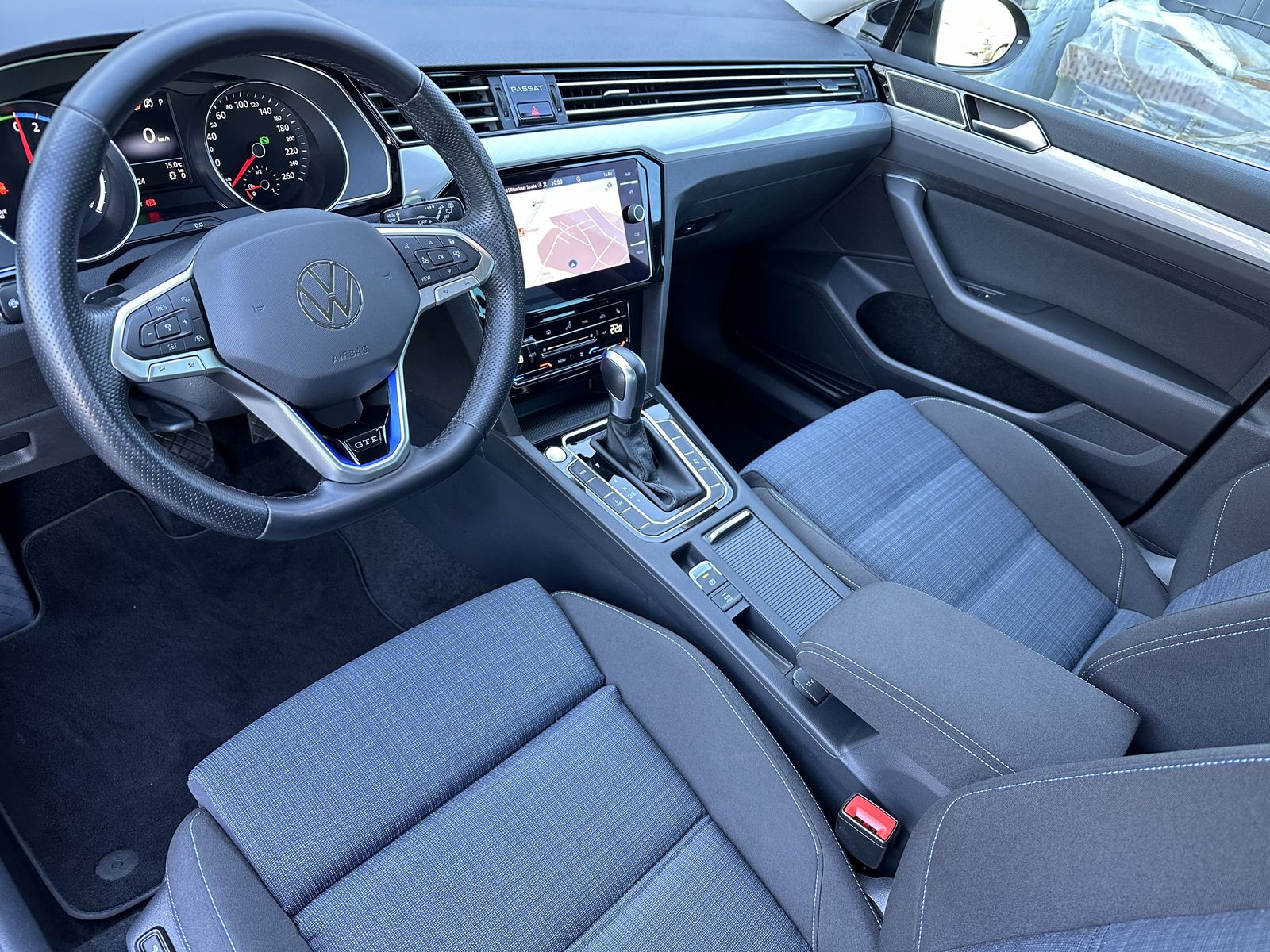Fahrzeugabbildung Volkswagen Passat Variant 1.4 TSI DSG GTE NAV+LED+AHK+ACC
