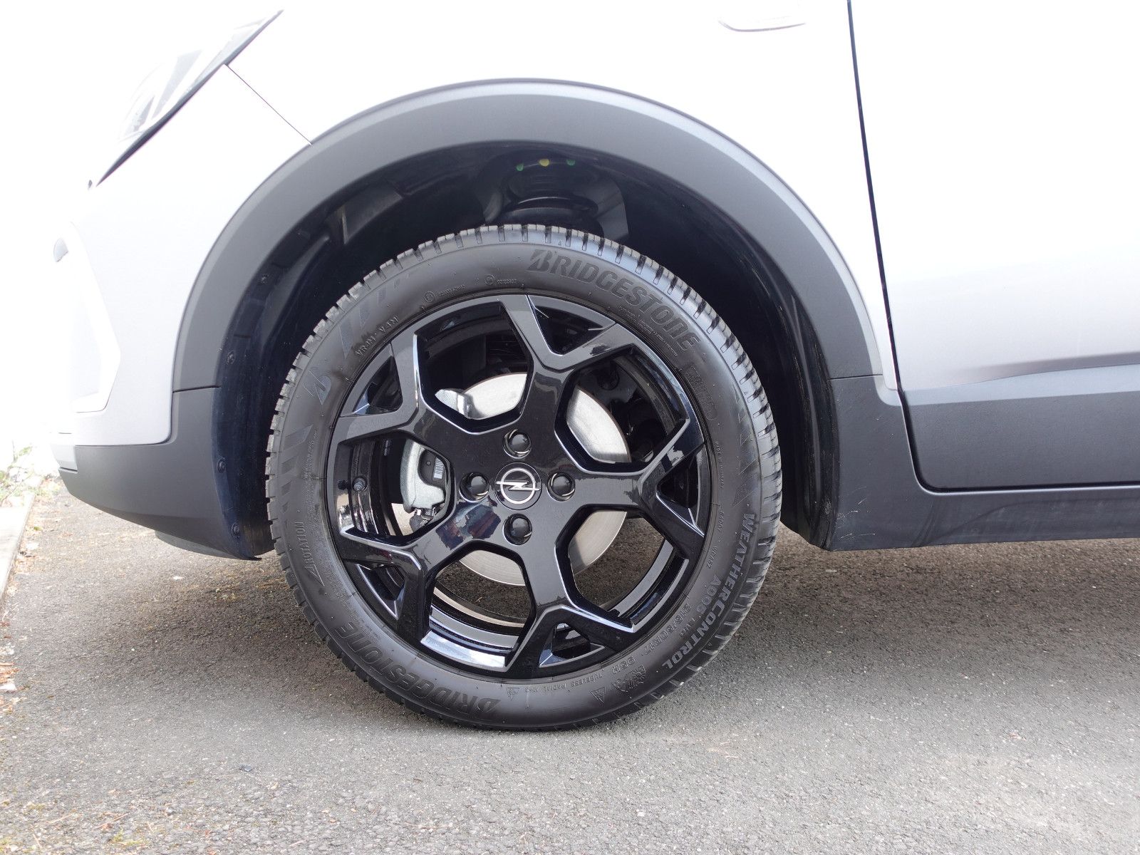 Fahrzeugabbildung Opel Crossland Elegance 1.2T,Navi,Kamera,Sitzhz,Allw.