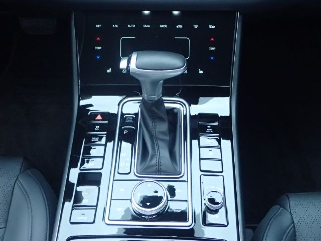 Fahrzeugabbildung DFSK Fengon 7 2.0 GDI 4x4 2,5t AHlast Navi PanoD 7Sit