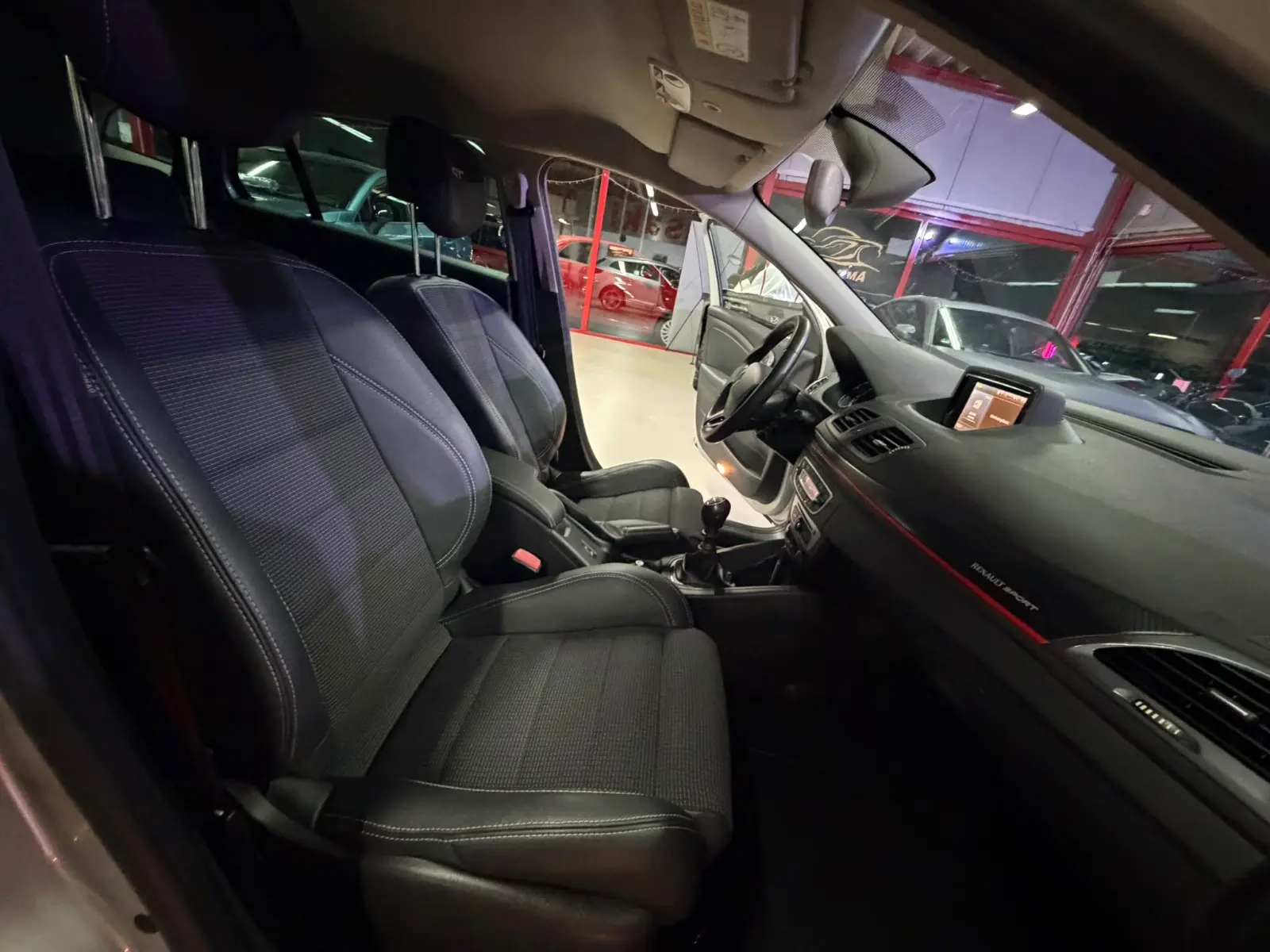 Renault Megane 2015 — photo 17