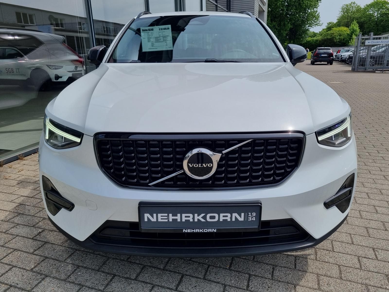 Fahrzeugabbildung Volvo XC40 B4 Benzin Plus Dark 'elektr. Glasdach'