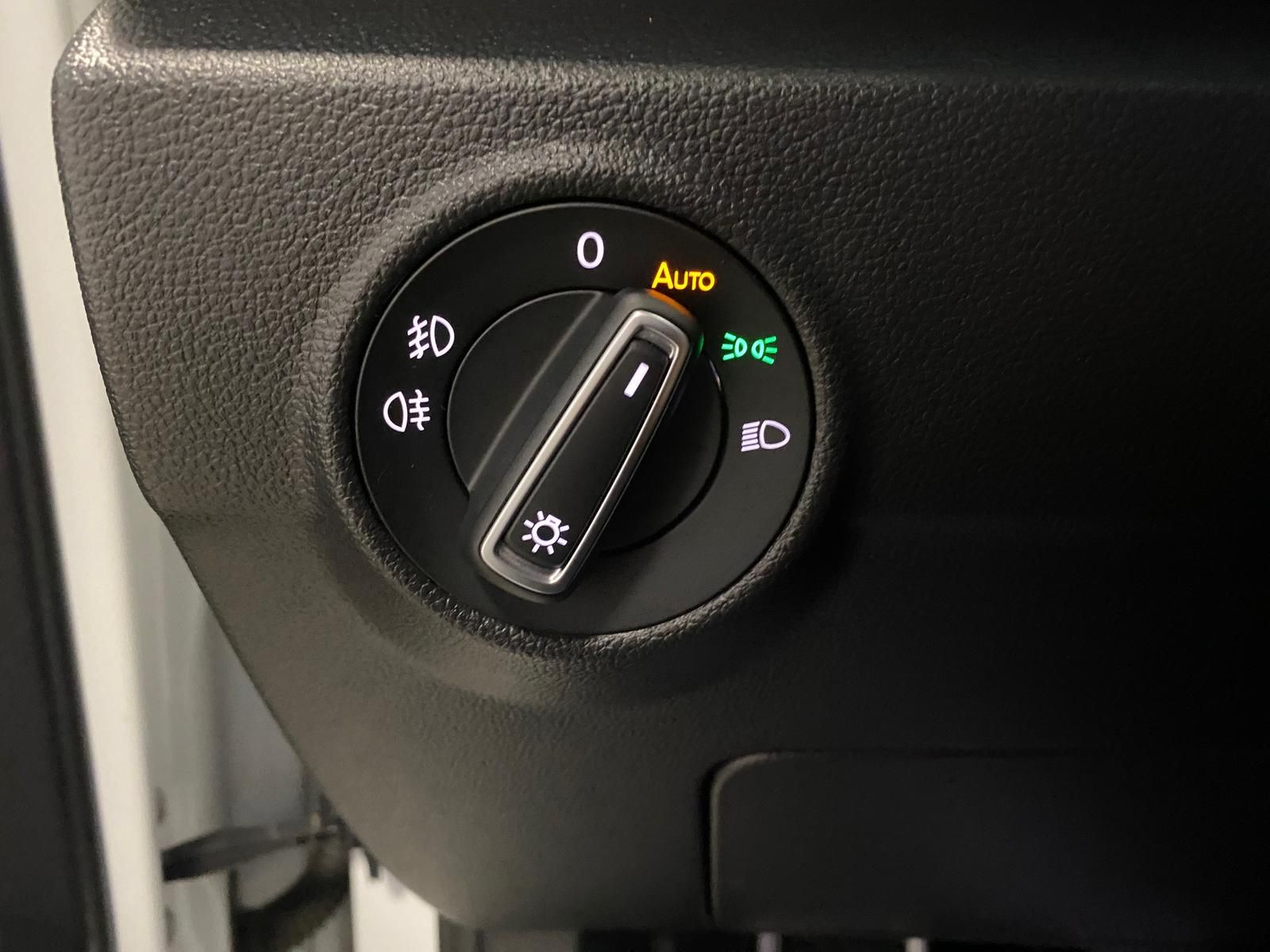 Fahrzeugabbildung Volkswagen T-Roc 1.5 16V TSI Sport R-Line+PDC+ALU+LED