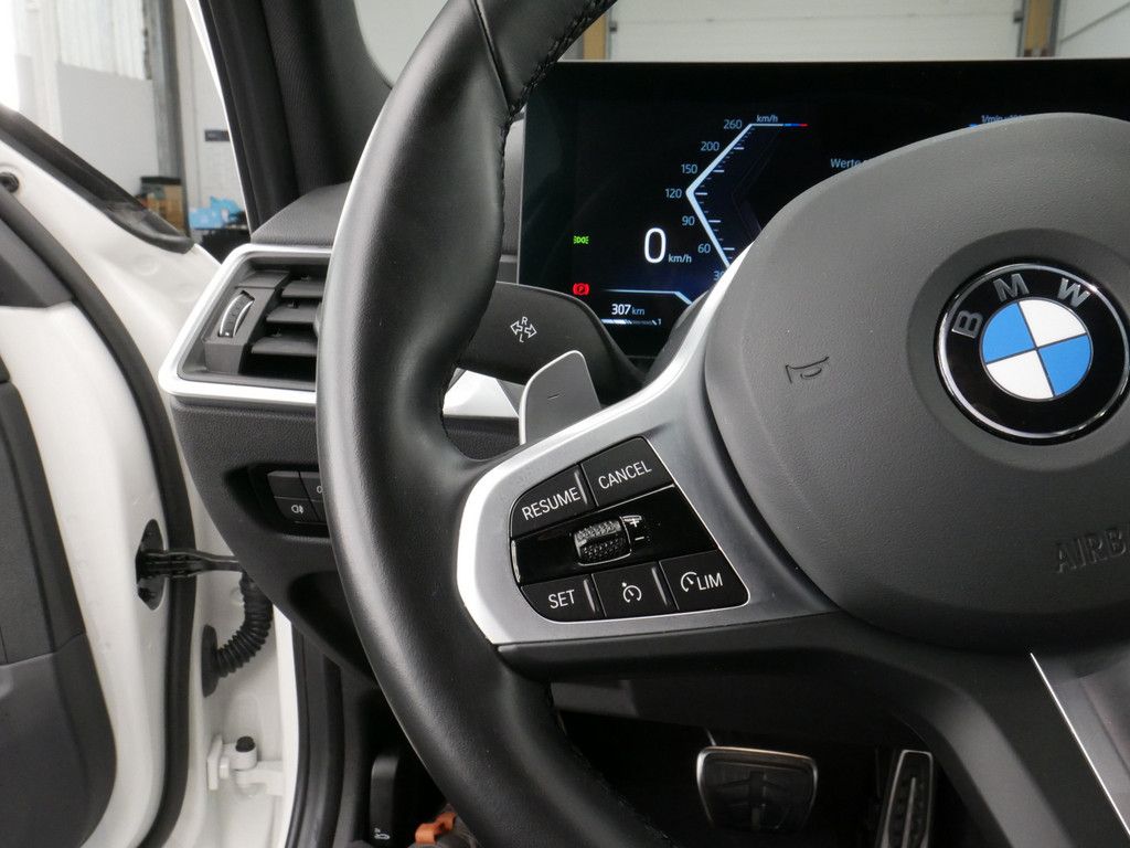 BMW 320 i xDrive M-Sport KAMERA NAVI AHK FACEL. LED foto 16
