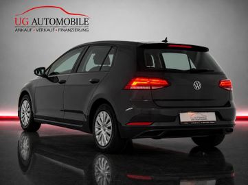 Volkswagen Golf - 10