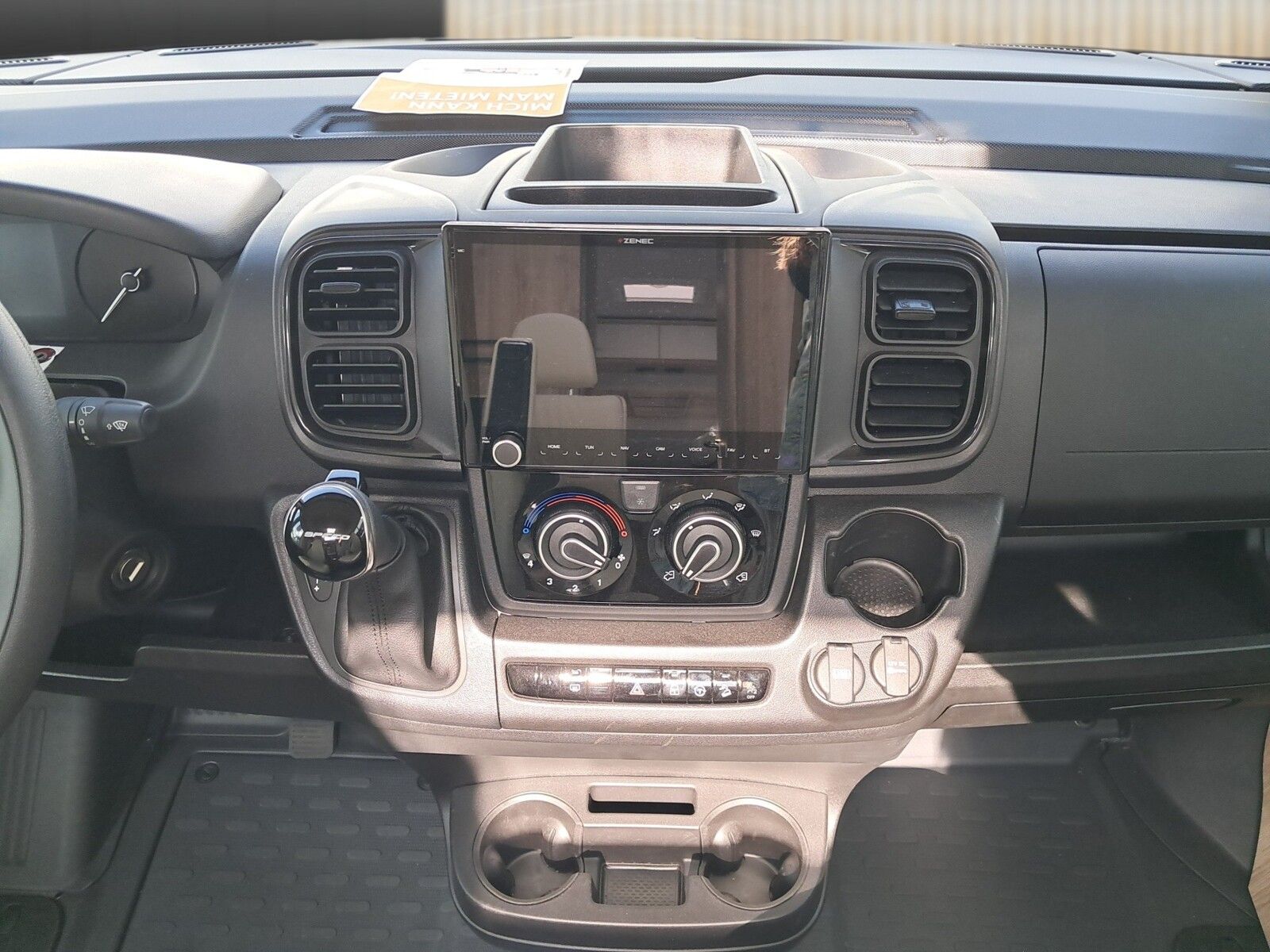 Fahrzeugabbildung Eura Mobil Integra Line IL 720 EB SAT, SOLAR, LUFTFEDERUNG