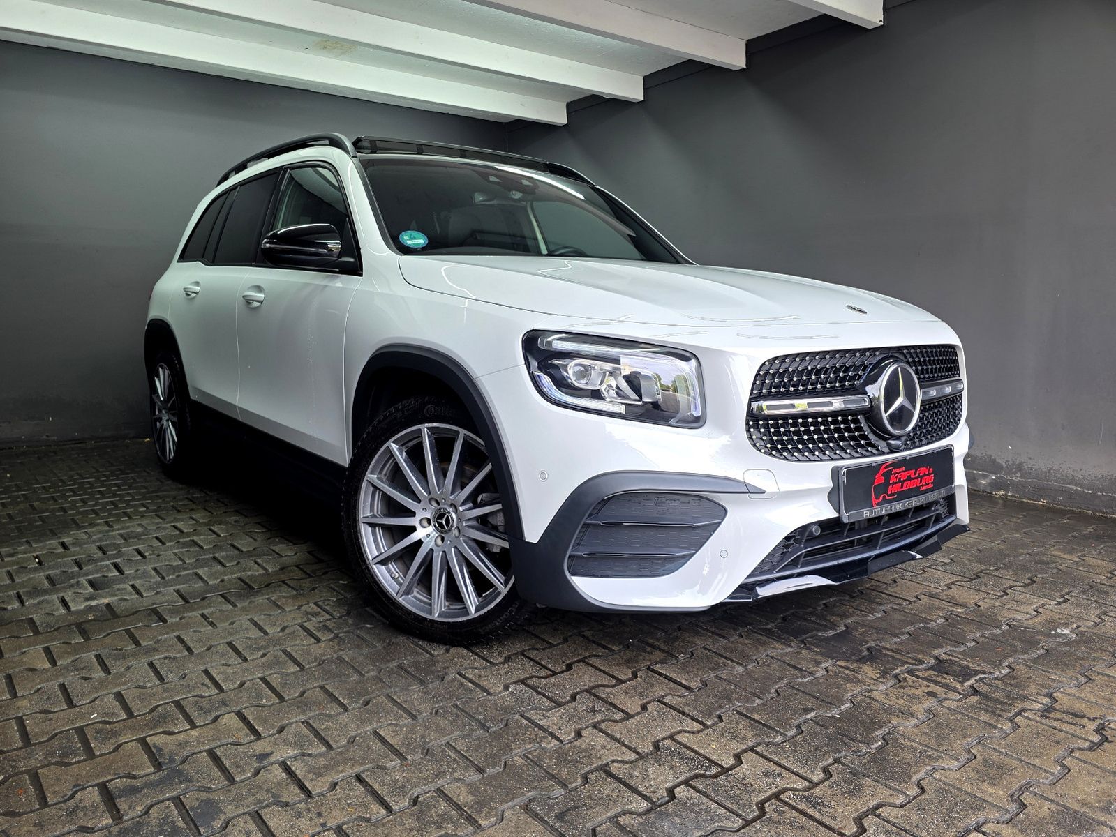 Mercedes-Benz GLB 200 4MATIC, AMG LINE, PANO, DISTRONIC, R-KAM foto 3