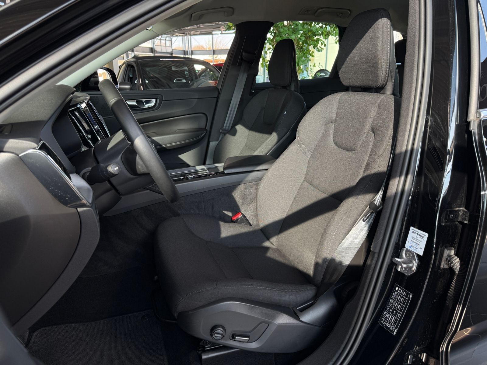 Fahrzeugabbildung Volvo XC60 Momentum Pro AHK LED RFK