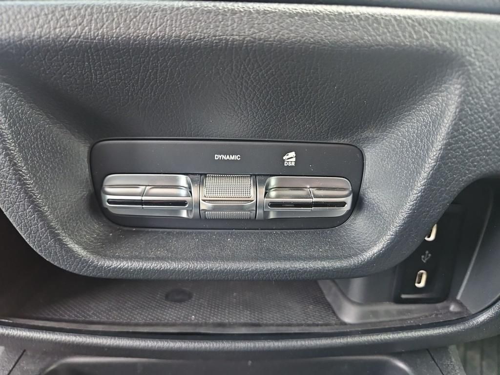 Fahrzeugabbildung Mercedes-Benz Vito 119 Kasten lang 4x4 2 Sitze 2,5t AHK MBUX