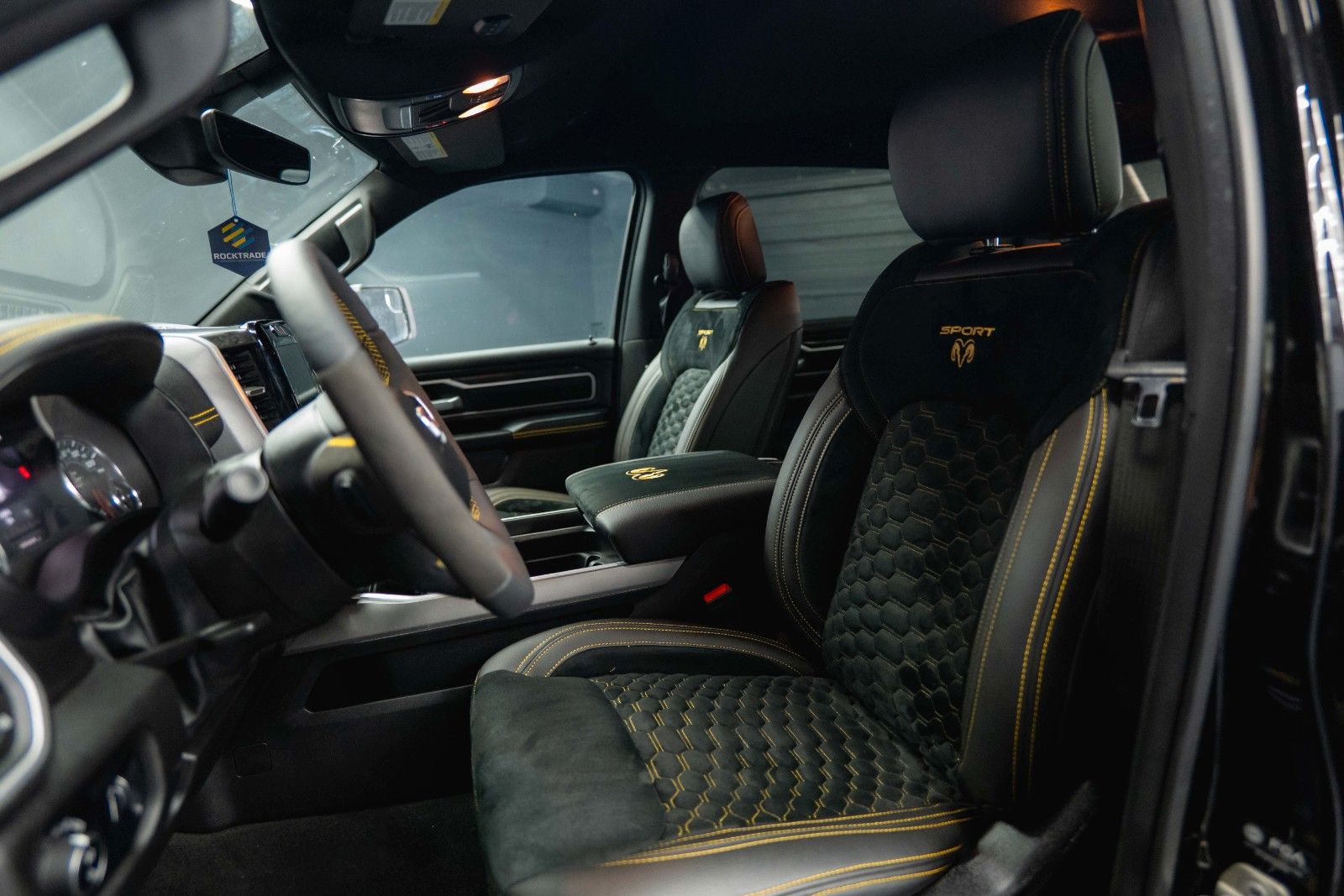 Fahrzeugabbildung Dodge RAM 5.7 V8 GOLD EDITION OFFROAD 4x4 UNFALLFREI