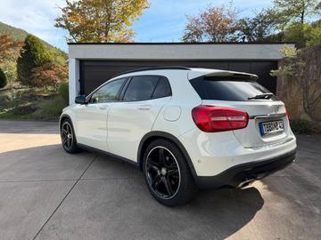 صورة 4 لـ 2014 Mercedes-BENZ GLA