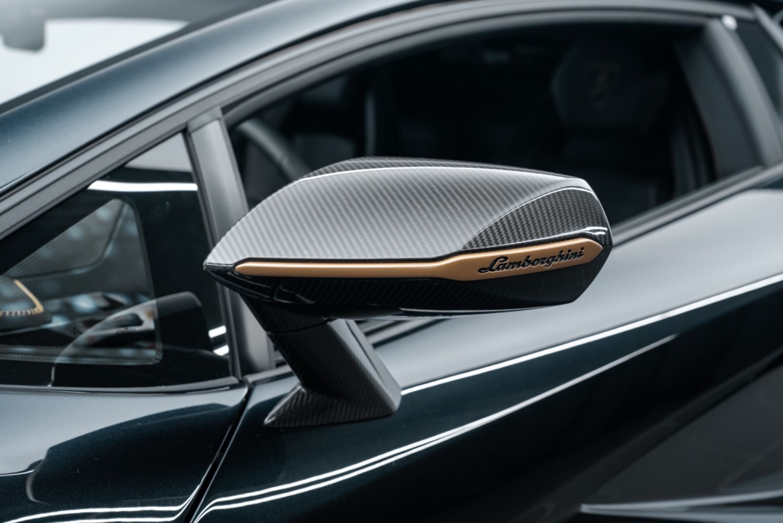 Fahrzeugabbildung Lamborghini Countach LPI 800-4 1of112/CARBON/LIFT