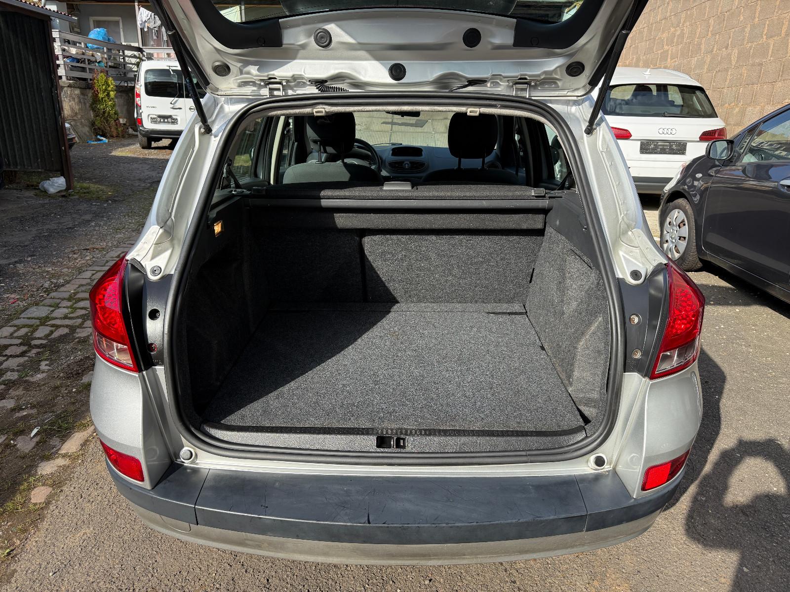 Renault Clio 2010 — photo 21
