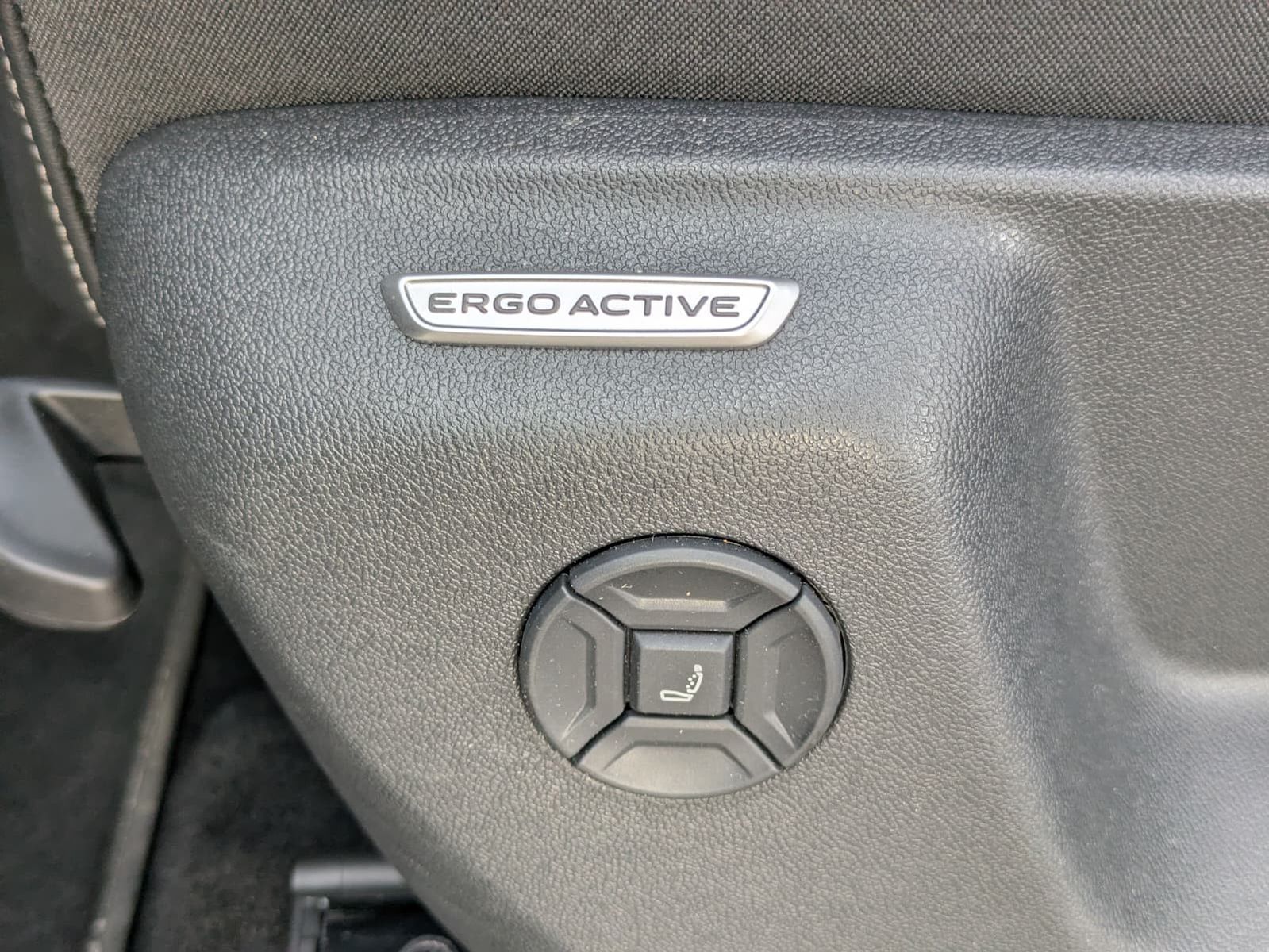 Fahrzeugabbildung Volkswagen Tayron 2.0 TDI 4M R-Line 7Si*MATRIX*AHK*PANO*HUD