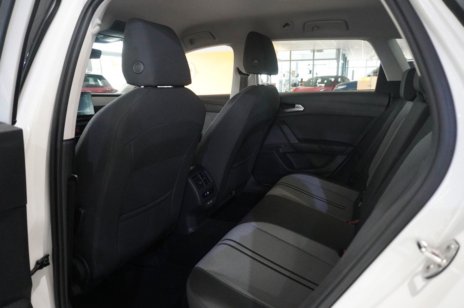 Fahrzeugabbildung SEAT Leon ST 2.0 TDI STYLE NAVI/LED/VIRT/SPORT/SH/DAB