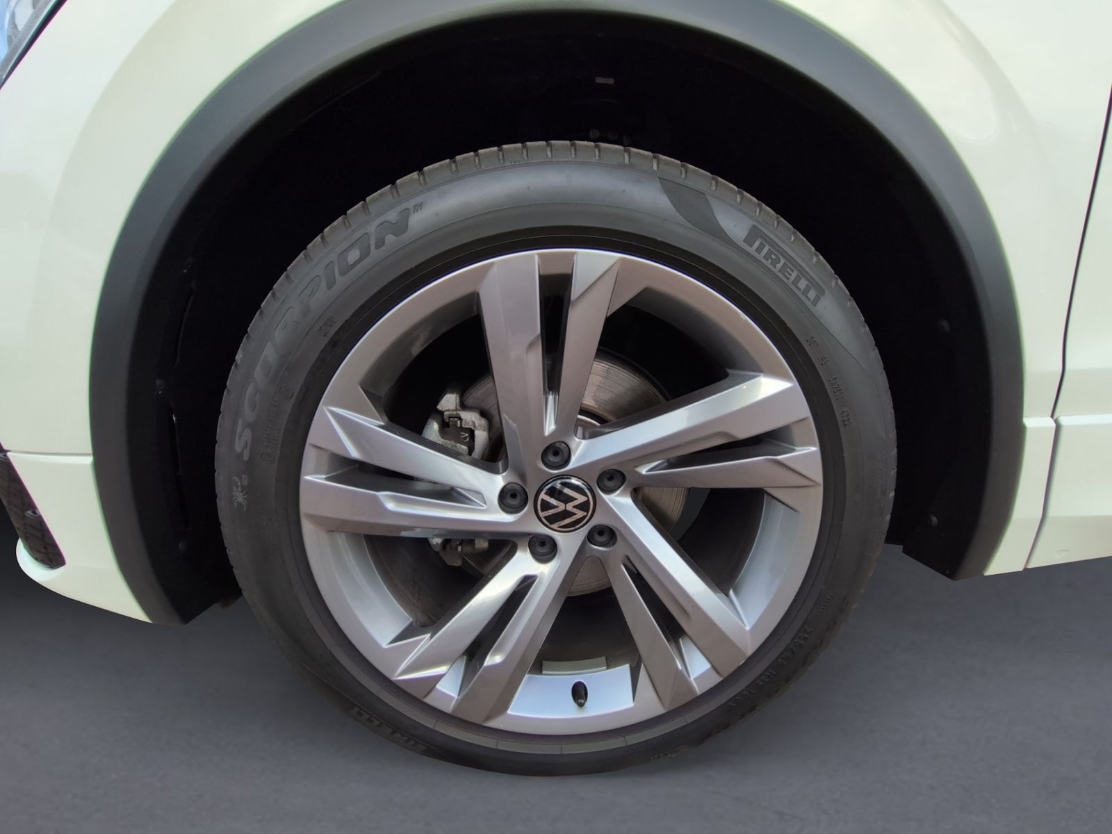 Tiguan 1.5 TSI DSG R Line KAMERA+MATRIX+NAVI