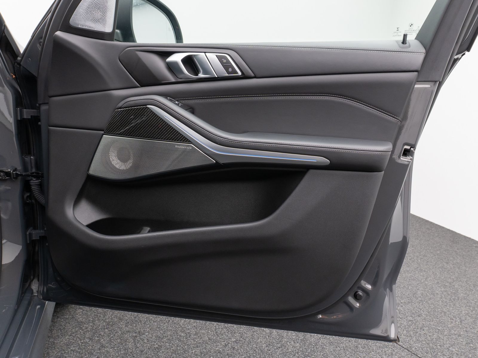 Fahrzeugabbildung BMW X5 xD45e M Sport Panorama 360°Laser HUD B&W 22"