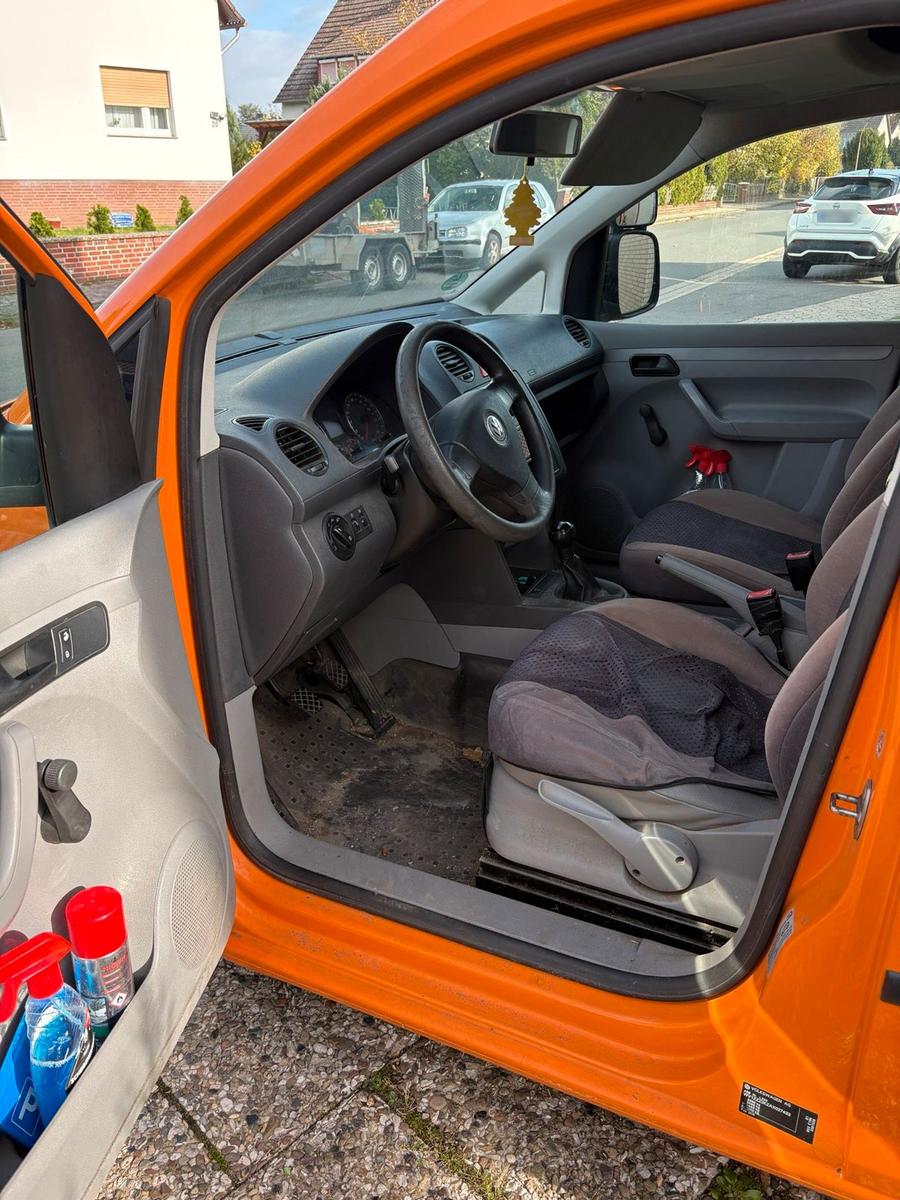 Volkswagen Caddy 2009 — салон