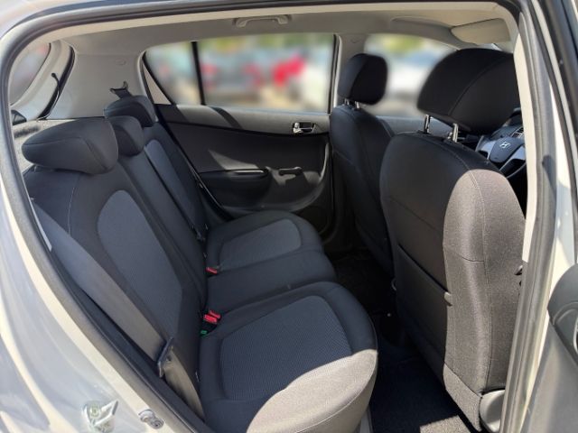 Fahrzeugabbildung Hyundai i20 FIFA World Cup Edition 1.2 +RADIO+CD+SERVOLE