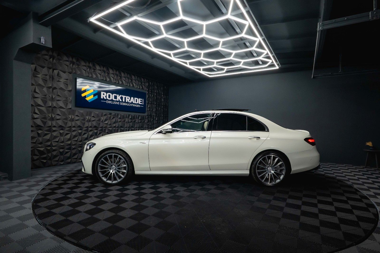 Fahrzeugabbildung Mercedes-Benz E 53 AMG 4Matic+ Facelift Designo *ACC*Pano*360*